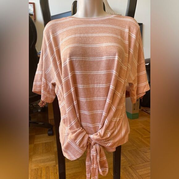 Urban Outfitters Lumiere Tee Shirt Size Medium NWT - Picture 1 of 8